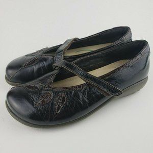 NAOT Nefasi Leather Leaf Comfort Flat Strap Shoes